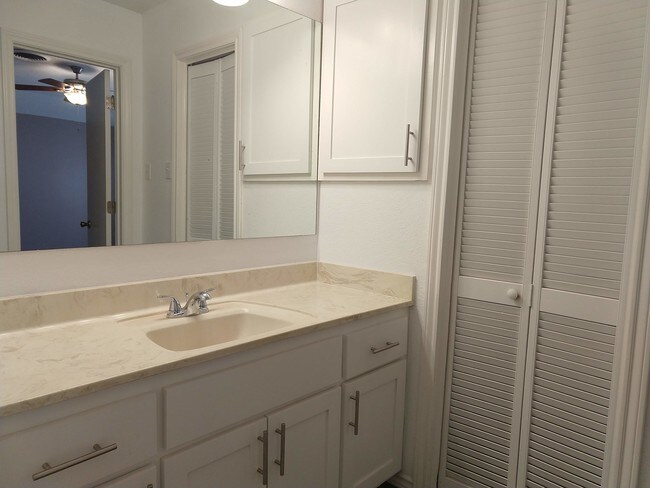 Building Photo - 3620 Gumwood Ave