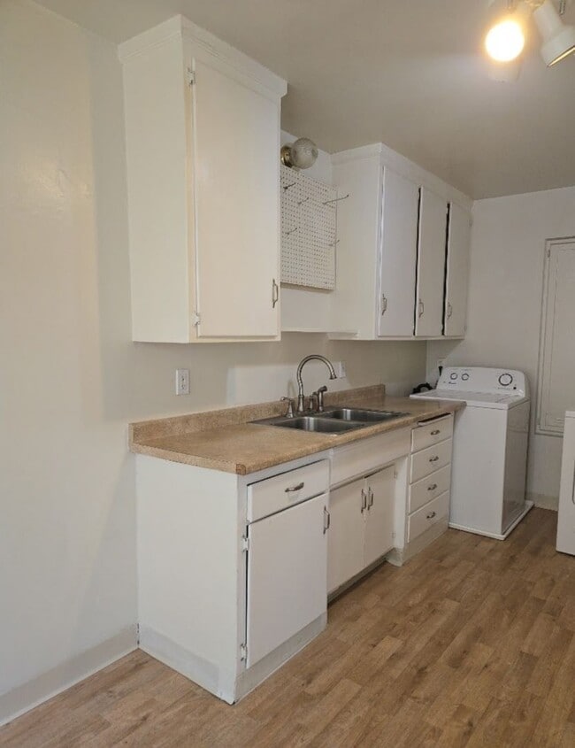 Building Photo - 638 Nevada St