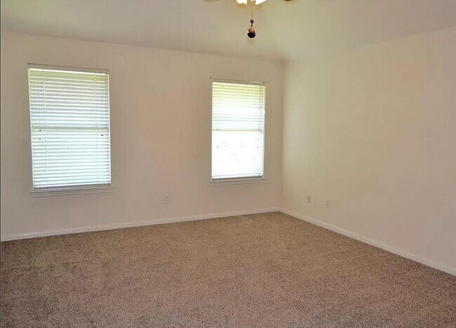 Building Photo - 2210 Equestrian Trail