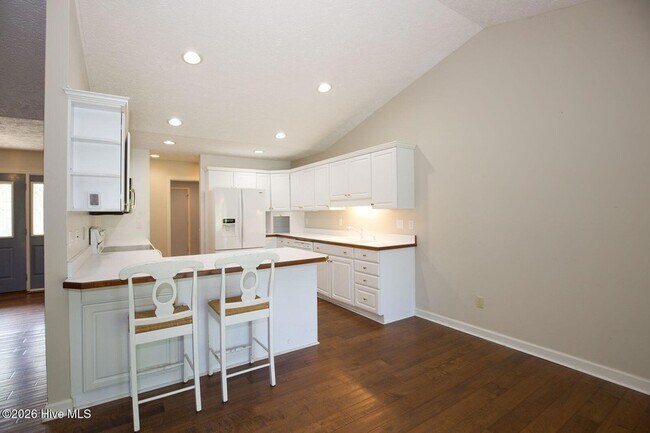 Building Photo - 1205 Greenbriar Dr
