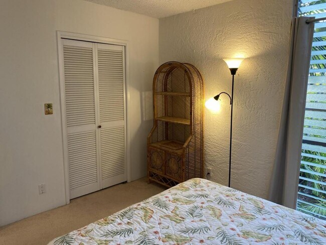 Building Photo - 75-6016 Alii Dr #222