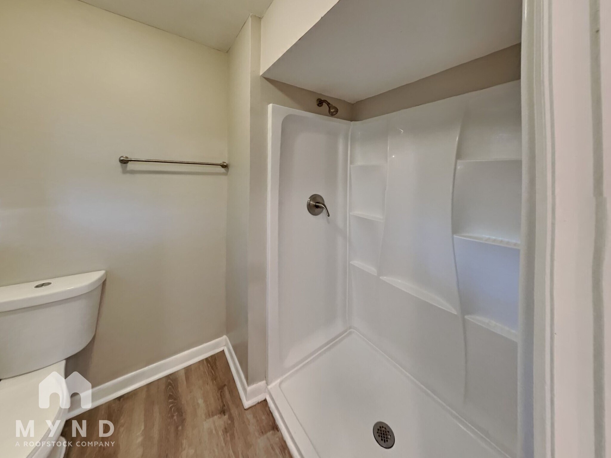 Building Photo - 1853 Tamarack Ct N