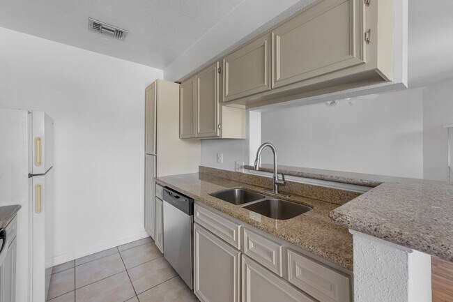 Building Photo - 18800 Egret Bay Blvd