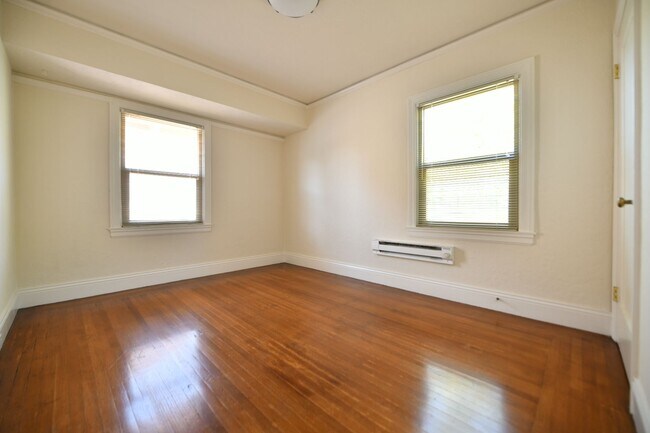 Building Photo - 324 49th St