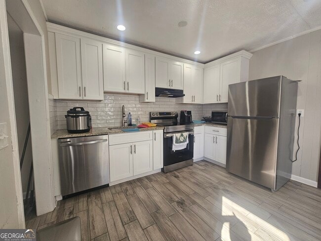 Building Photo - 68 Fourth St Ext