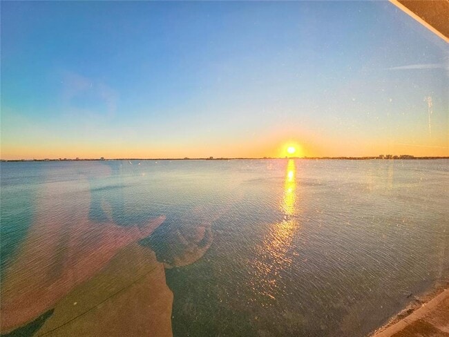 Building Photo - 6020 Shore Blvd S