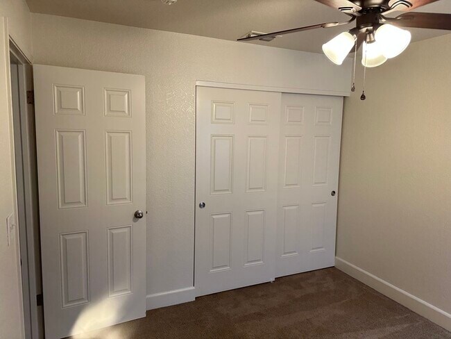 Building Photo - MODESTO 3 BEDROOM 2 BATH HOME