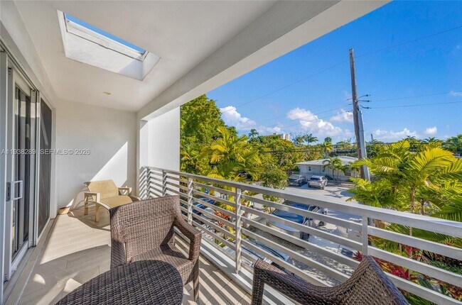 Building Photo - 817 NE 17th Way