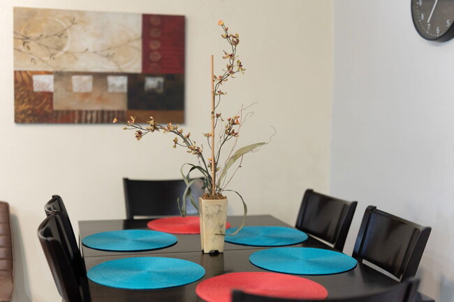 Building Photo - 1601 W Cary St