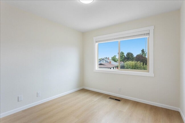 Building Photo - 1007 Tahiti Ln