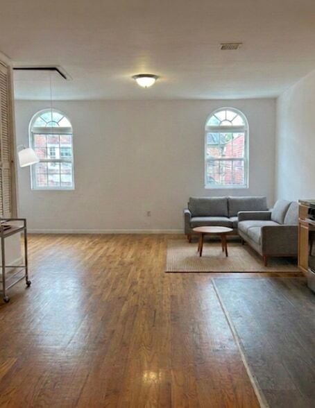 Building Photo - 35 Stegman St