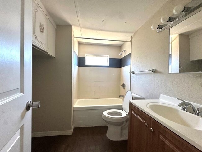 Building Photo - 12 Hill St