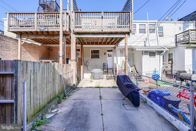 Building Photo - 631 S Eaton St
