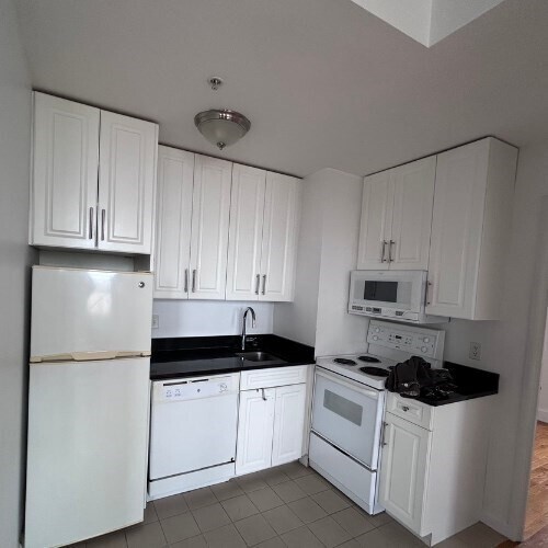 Building Photo - 483 Beacon St