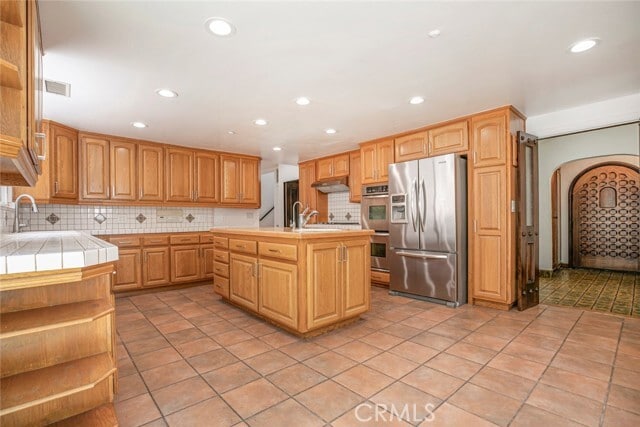 Building Photo - 2644 E Chevy Chase Dr