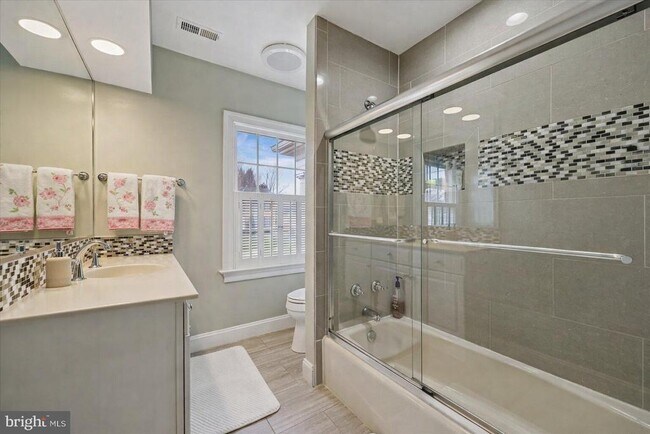 Building Photo - 9917 Kendale Rd