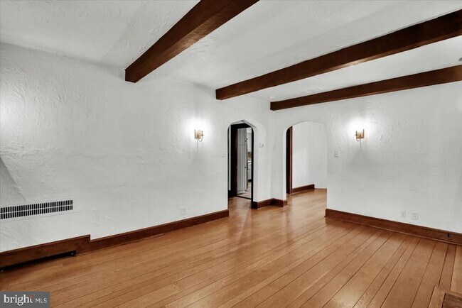 Building Photo - 501 Sunset Rd