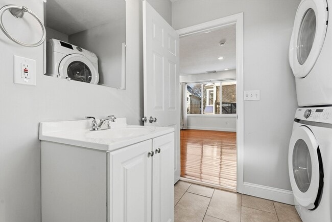 Building Photo - 21 Emerton St