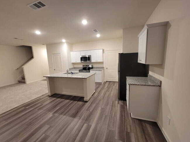 Building Photo - 6085 Majestic Crk Trl