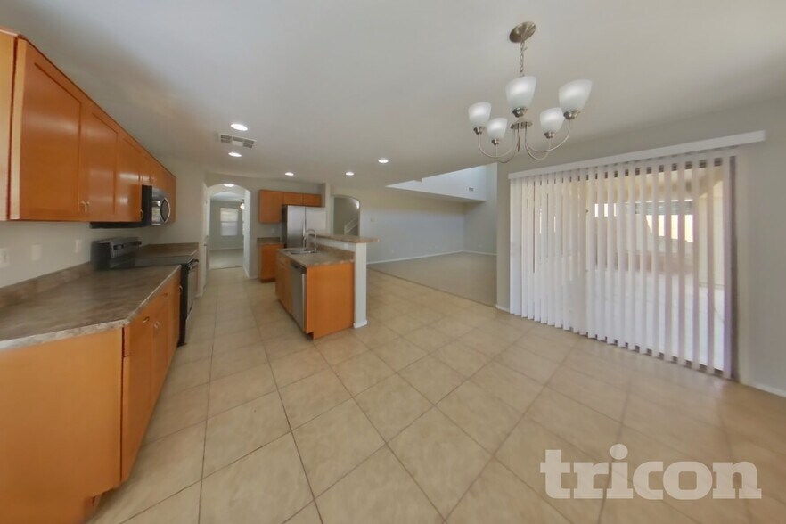 Building Photo - 3868 W Goldmine Mountain Dr