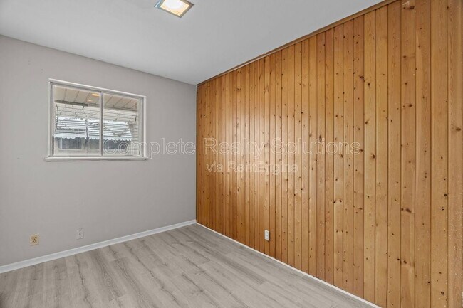 Building Photo - 10769 Spring Garden Dr