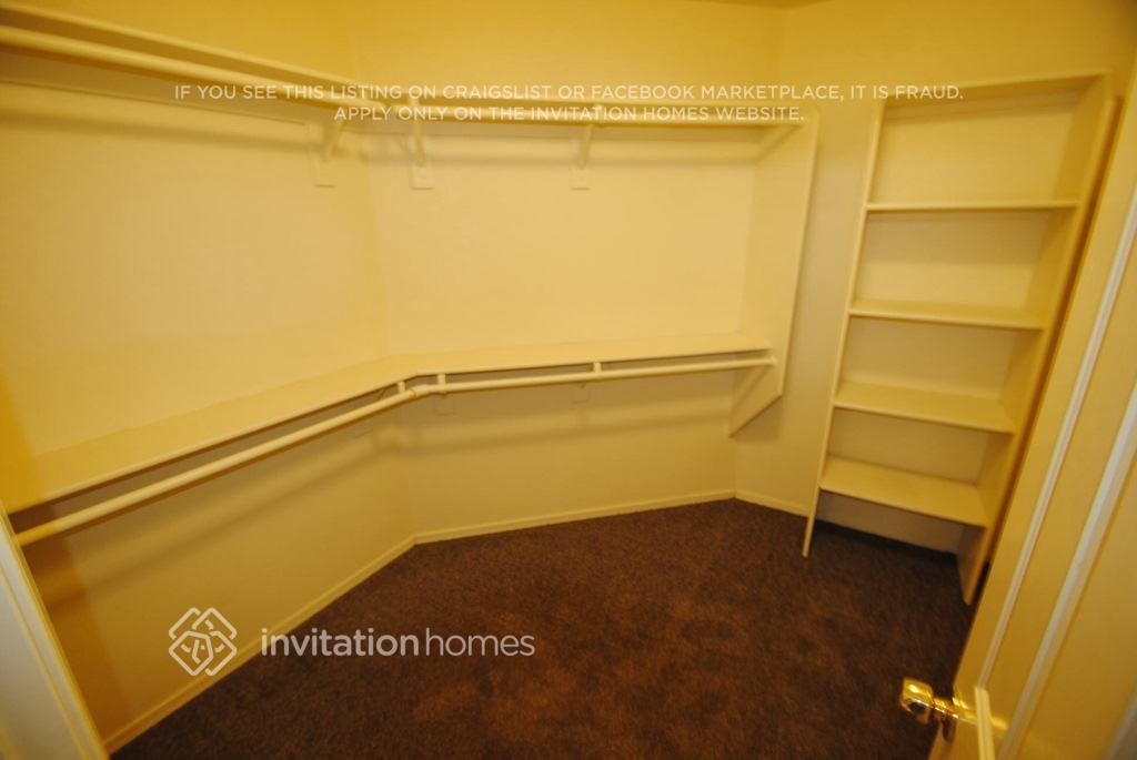 Building Photo - 9426 E Juanita Ave