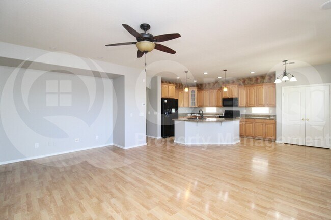 Building Photo - 1467 E Chestnut Ln