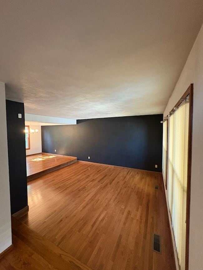 Building Photo - Beautiful Home in Peoria just off of University St. 3 Bedroom / 3.5 Bath