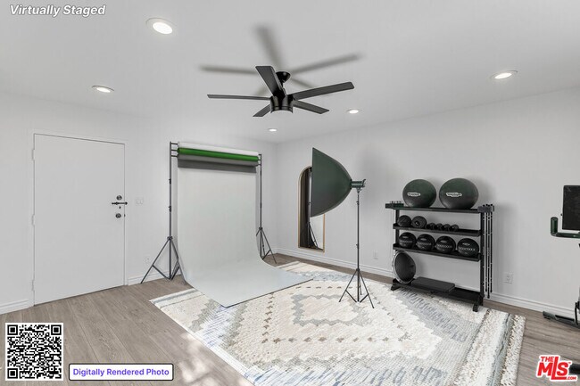 Building Photo - 12358 Moorpark St