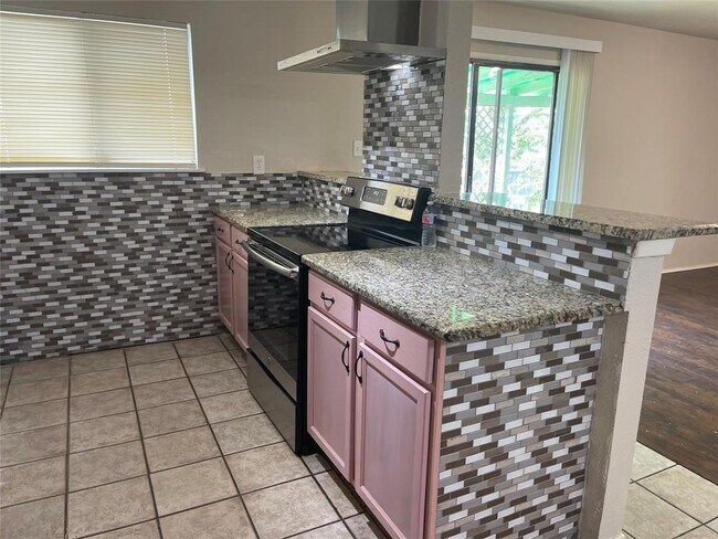 Building Photo - 630 Valley View Dr