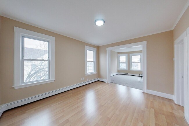 Building Photo - 42 Planten Ave