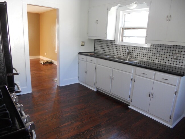 Building Photo - 441 Spring Ave NE