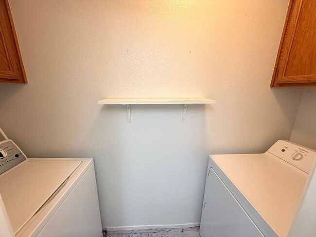 Building Photo - Updated 2 Bedroom, 2 Bath Condo in Gated Summershore Community – San Jose!