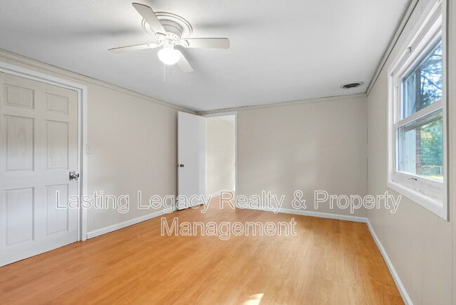 Building Photo - 4850 Ellen Ave