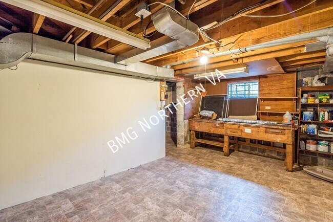 Building Photo - 2300 N Buchanan St