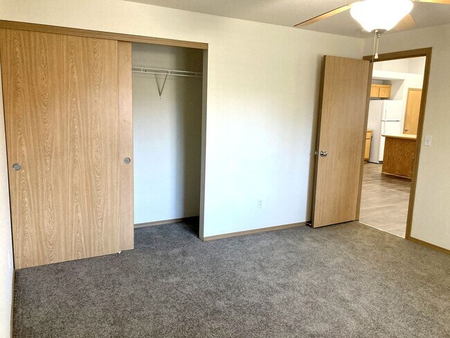 Building Photo - Ranch-Style Home With Gas Fireplace and Washer/Dryer Included! 1 Small Dog Welcome!