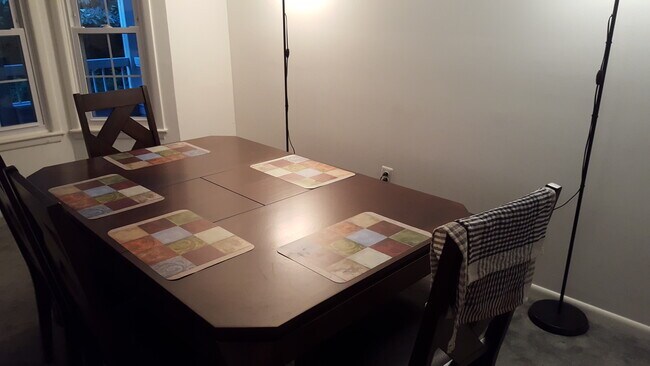 Building Photo - 105 Olympic Ct