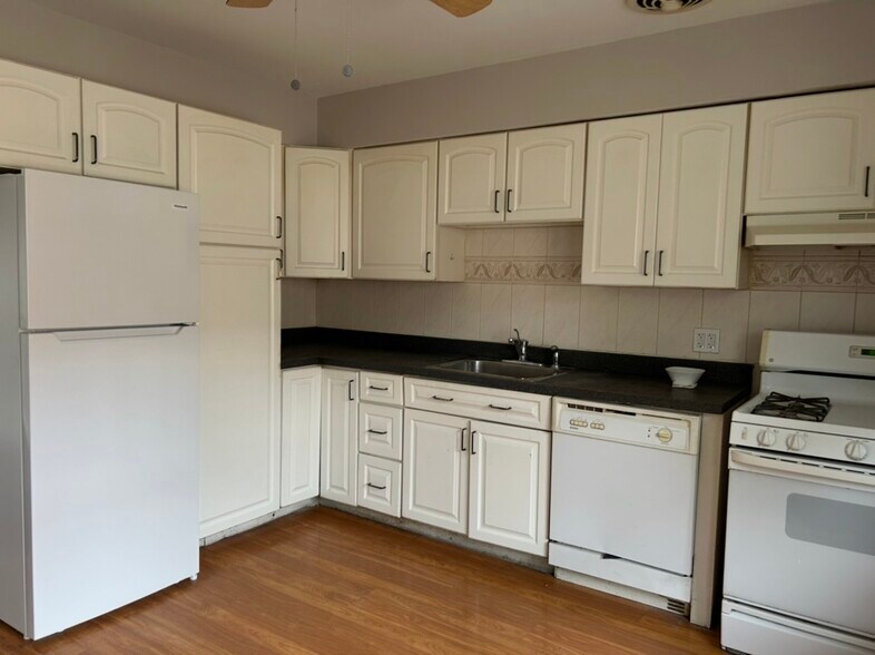 Building Photo - 1039 David Dr