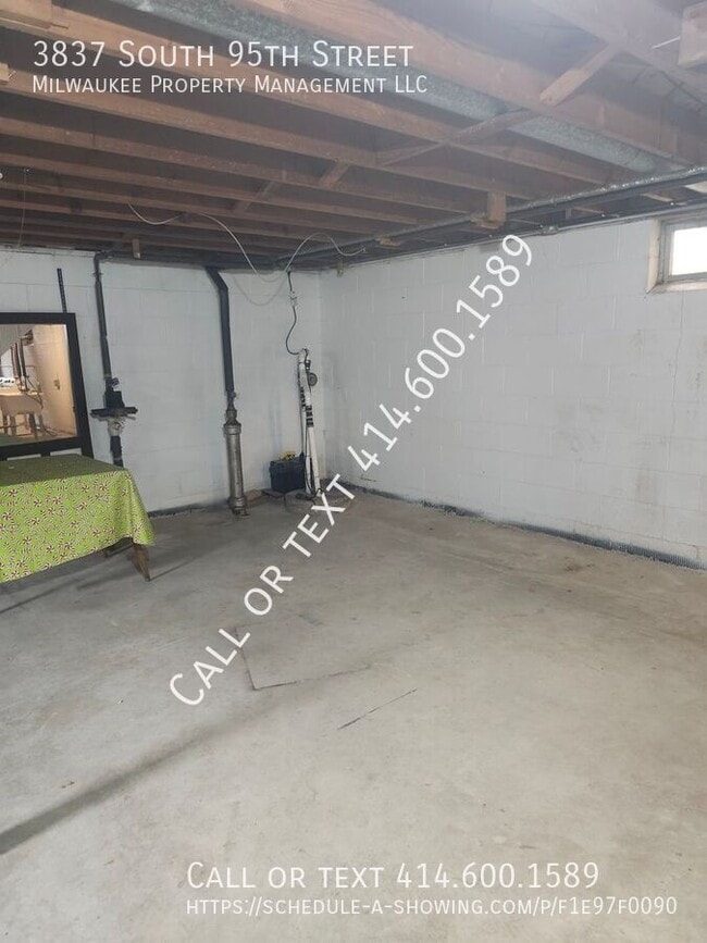 Building Photo - 3837 S 95th St