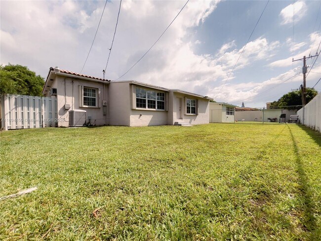 Building Photo - 2290 SW 26th Ln