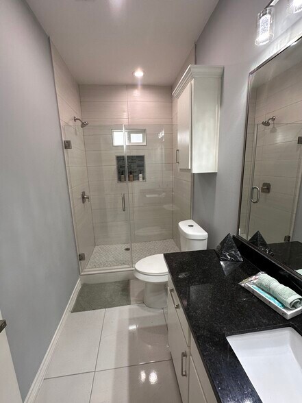 Building Photo - 2417 Indian Creek Ave