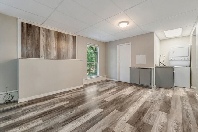 Building Photo - Private Walkout Basement Unit Overlooking ...