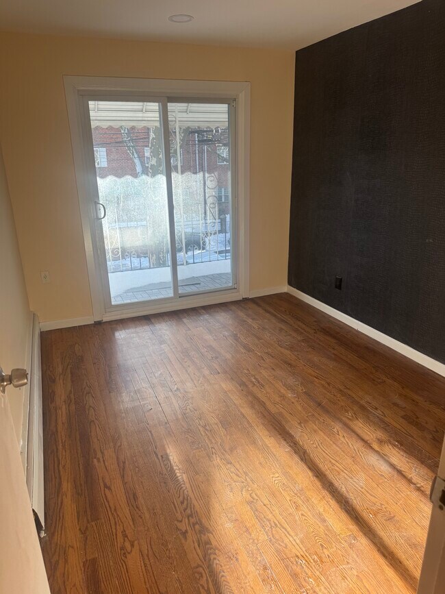 Building Photo - Brooklyn 1