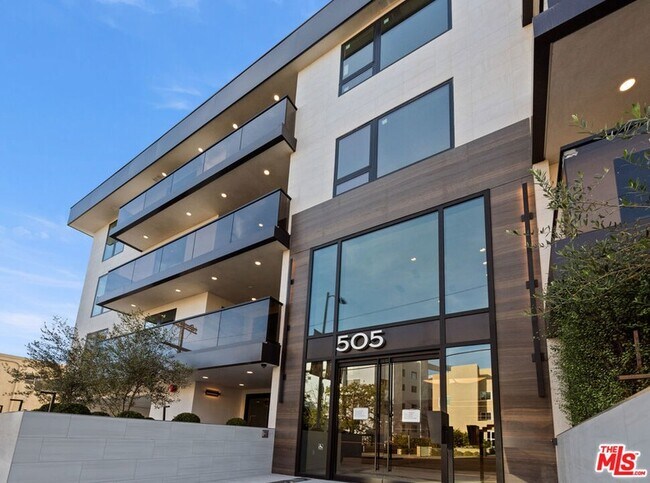 Building Photo - 505 S Barrington Ave