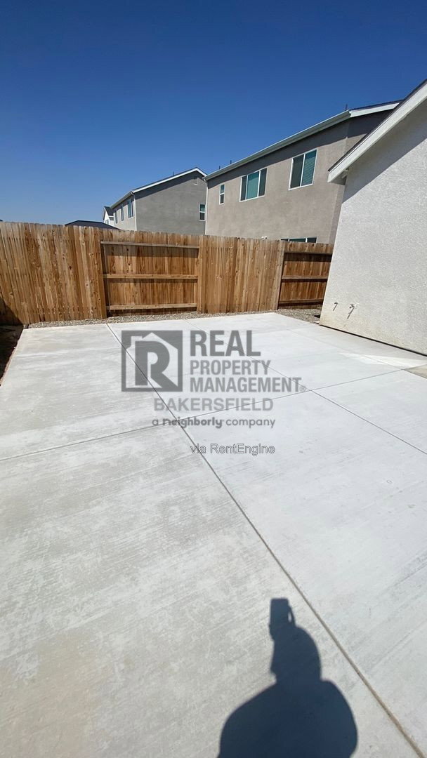 Building Photo - 6617 Shaver Dr