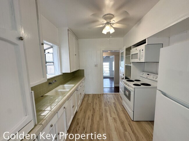 Building Photo - Single-Level Home Across from the Beach in...
