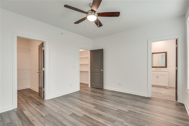 Building Photo - 513 Burton Dr