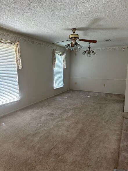 Building Photo - 2208 Sprucewood Dr