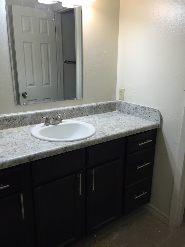 Building Photo - Bellview Apartments