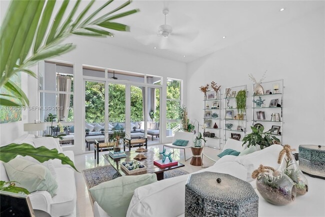 Building Photo - 435 Hampton Ln